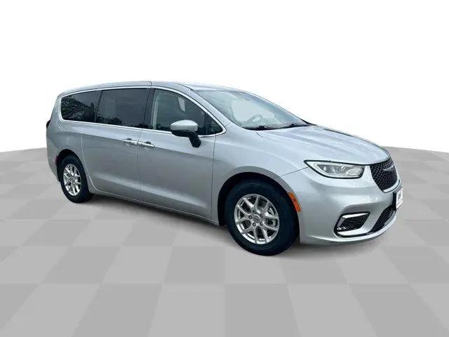 2023 Chrysler Pacifica Touring L for sale in Clive, IA