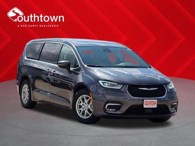 2023 Chrysler Pacifica Touring L for sale in Indianola, IA