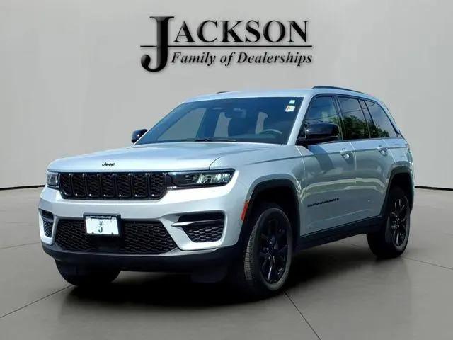 2025 Jeep Grand Cherokee Altitude 4x4 for sale in Sullivan, IL