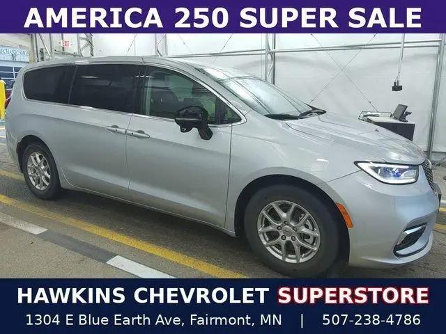 2024 Chrysler Pacifica Touring L for sale in Fairmont, MN