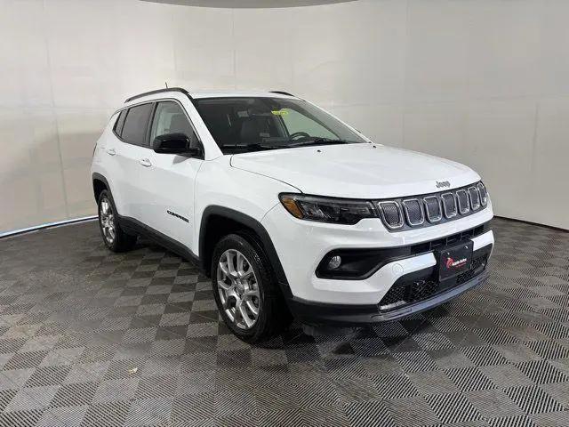 2022 Jeep Compass Latitude Lux 4x4 for sale in Shakopee, MN