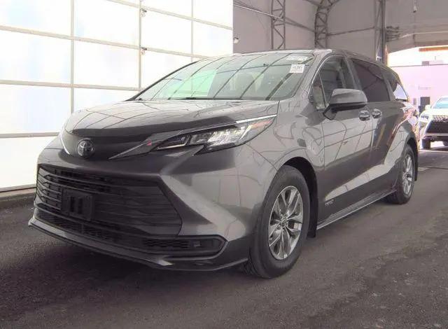 2021 Toyota Sienna LE for sale in Hutchinson, KS