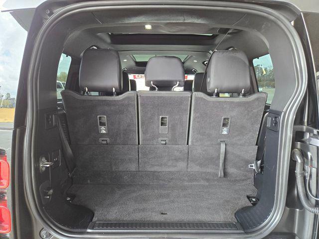 2024 Land Rover Defender 130 P400 X-Dynamic SE