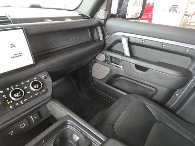 2024 Land Rover Defender 130 P400 X-Dynamic SE