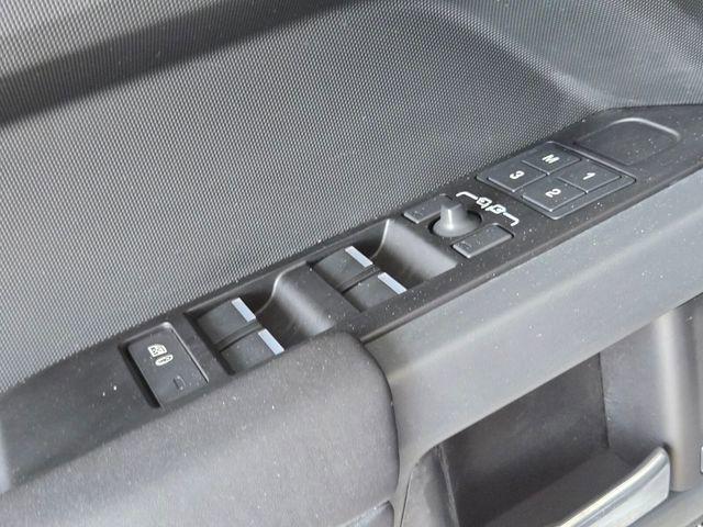 2024 Land Rover Defender 130 P400 X-Dynamic SE