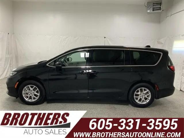 2024 Chrysler Pacifica Touring L for sale in Sioux Falls, SD