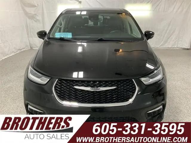 2024 Chrysler Pacifica Touring L for sale in Sioux Falls, SD