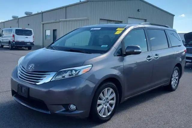 2017 Toyota Sienna XLE 7 Passenger for sale in Leavenworth, KS