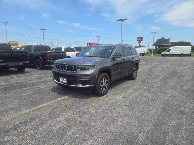 2025 Jeep Grand Cherokee L Limited 4x4 for sale in Davenport, IA