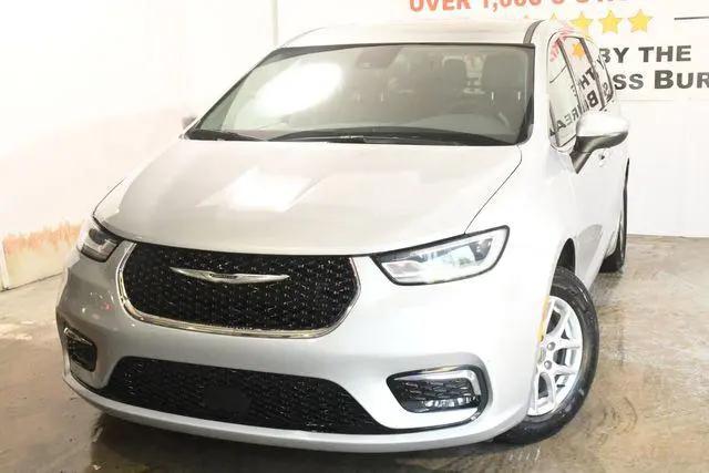 2023 Chrysler Pacifica Touring L for sale in Branford, CT