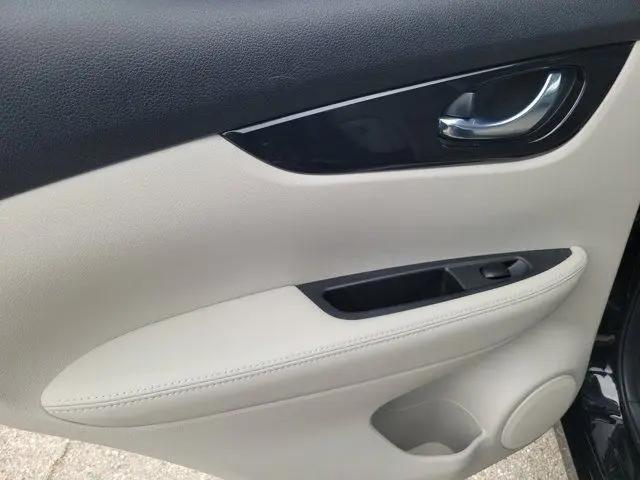 2022 Nissan Rogue Sport SL AWD Xtronic CVT