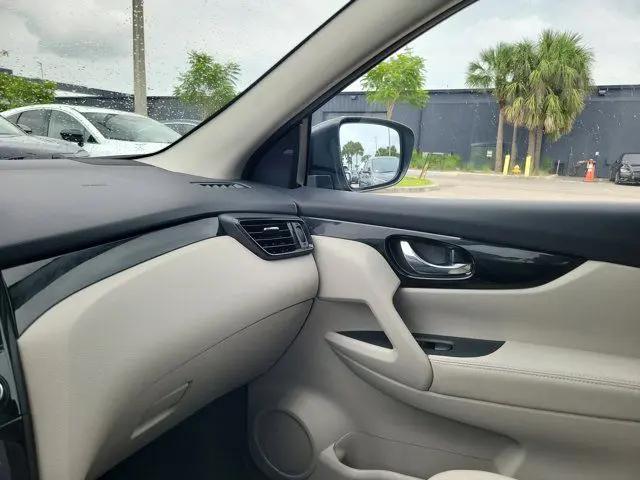 2022 Nissan Rogue Sport SL AWD Xtronic CVT