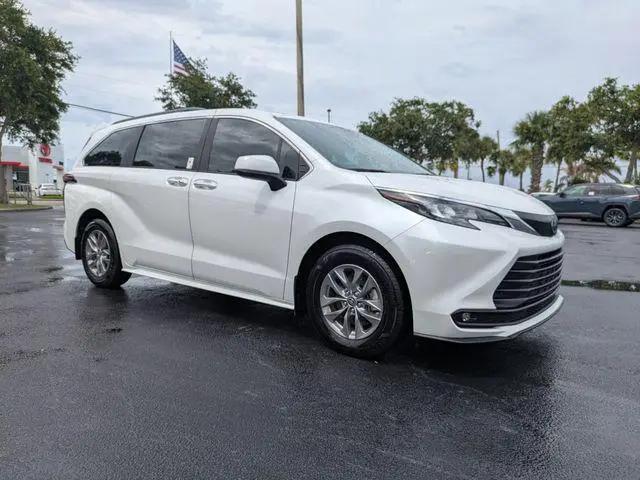 2025 Toyota Sienna XLE for sale in Melbourne, FL
