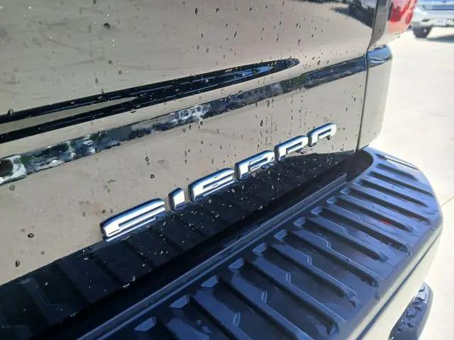 2023 GMC Sierra 1500 4WD Crew Cab Short Box Denali