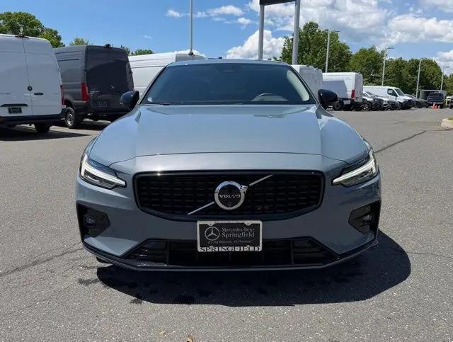 2024 Volvo S60 B5 Plus Dark Theme