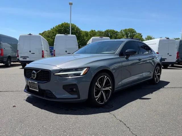 2024 Volvo S60 B5 Plus Dark Theme