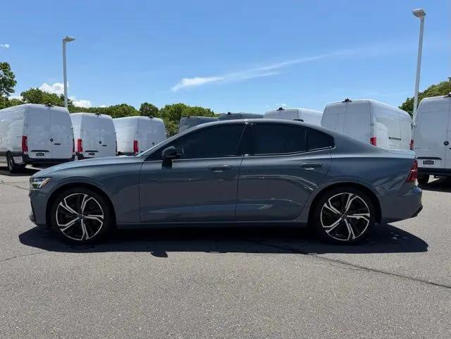 2024 Volvo S60 B5 Plus Dark Theme