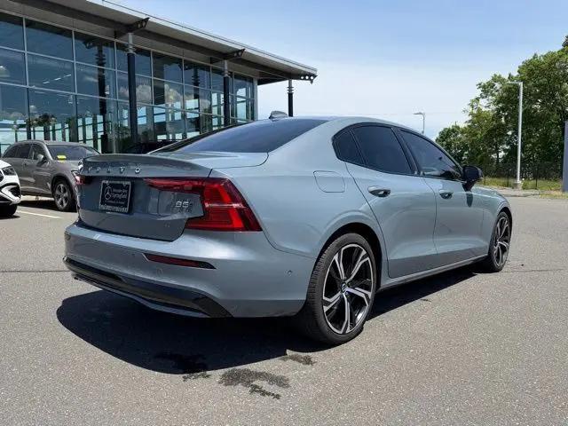 2024 Volvo S60 B5 Plus Dark Theme