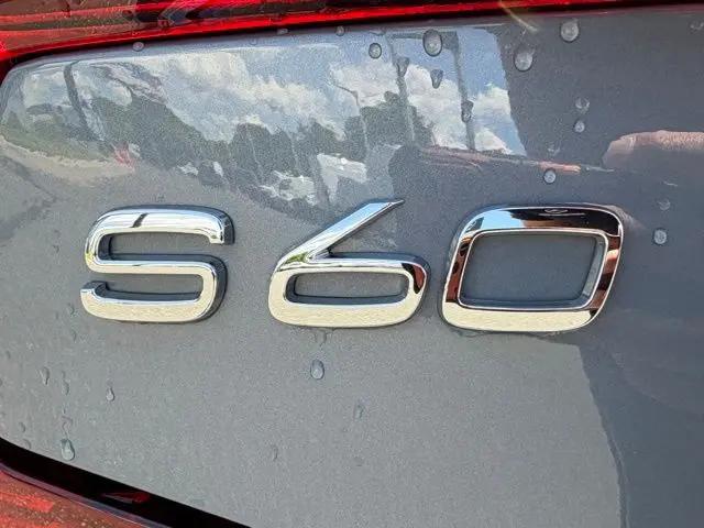 2024 Volvo S60 B5 Plus Dark Theme