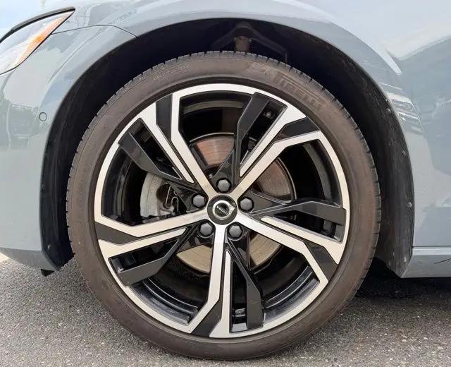2024 Volvo S60 B5 Plus Dark Theme