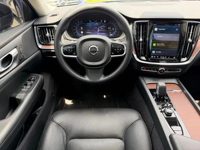 2024 Volvo S60 B5 Plus Dark Theme