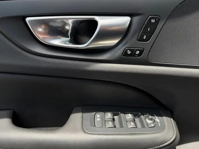 2024 Volvo S60 B5 Plus Dark Theme
