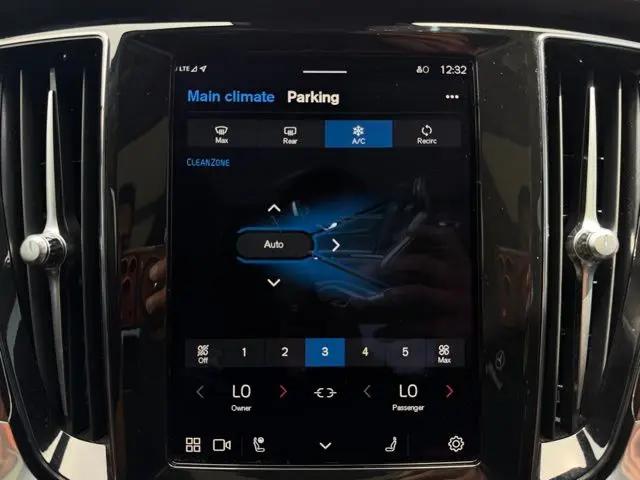 2024 Volvo S60 B5 Plus Dark Theme