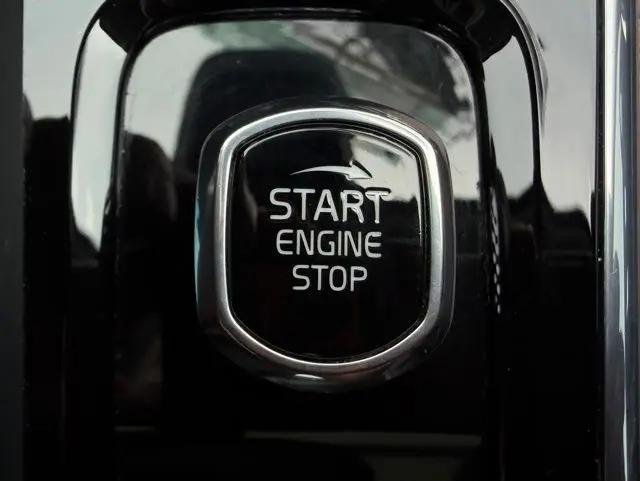 2024 Volvo S60 B5 Plus Dark Theme