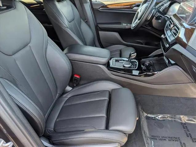 2023 BMW X4 xDrive30i