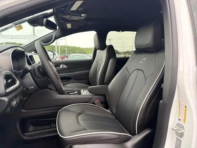 2027 Chrysler Pacifica Limited