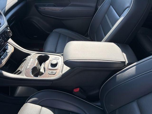 2023 GMC Acadia AWD Denali