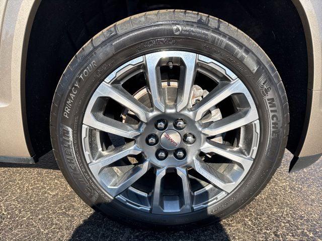 2023 GMC Acadia AWD Denali