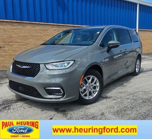 2023 Chrysler Pacifica Touring L for sale in Hobart, IN