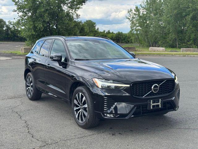 2023 Volvo XC60 B5 Plus Dark Theme