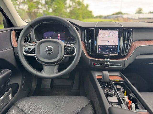 2023 Volvo XC60 B5 Plus Dark Theme