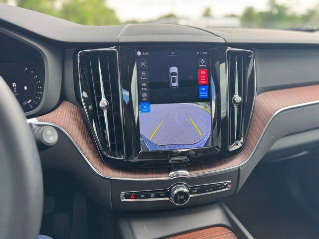 2023 Volvo XC60 B5 Plus Dark Theme