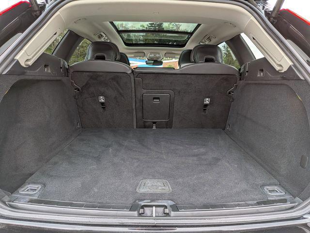 2025 Volvo XC60 B5 Core