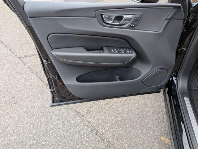 2025 Volvo XC60 B5 Core