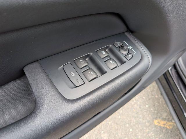 2025 Volvo XC60 B5 Core