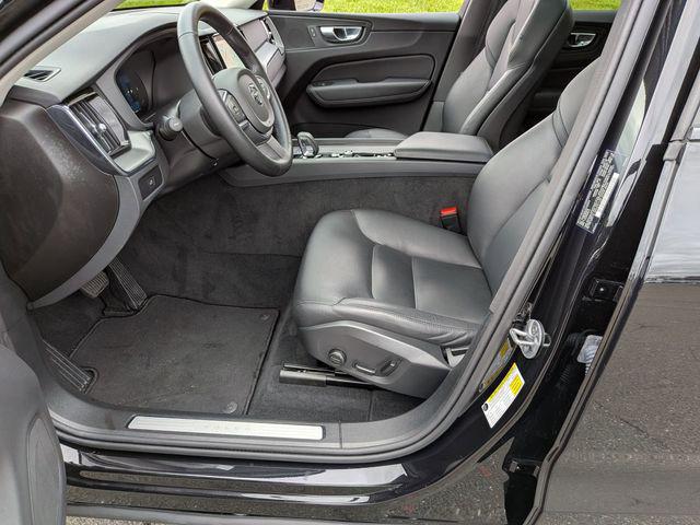 2025 Volvo XC60 B5 Core