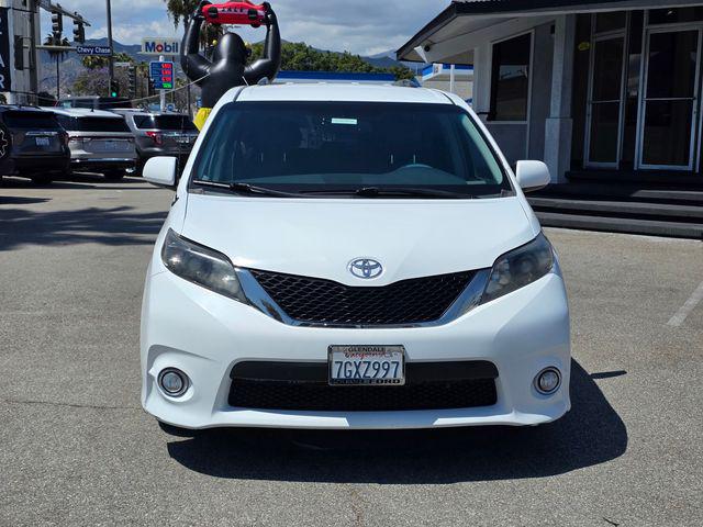 2014 Toyota Sienna SE 8 Passenger