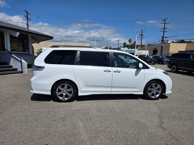 2014 Toyota Sienna SE 8 Passenger