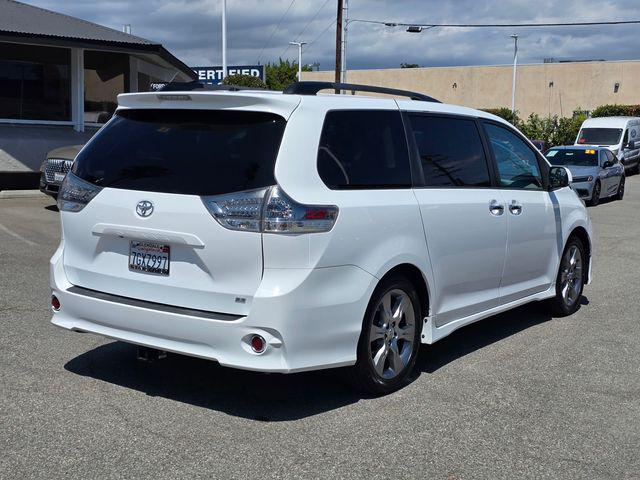 2014 Toyota Sienna SE 8 Passenger