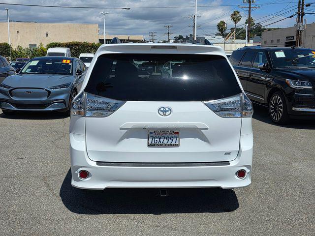 2014 Toyota Sienna SE 8 Passenger