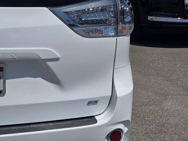 2014 Toyota Sienna SE 8 Passenger