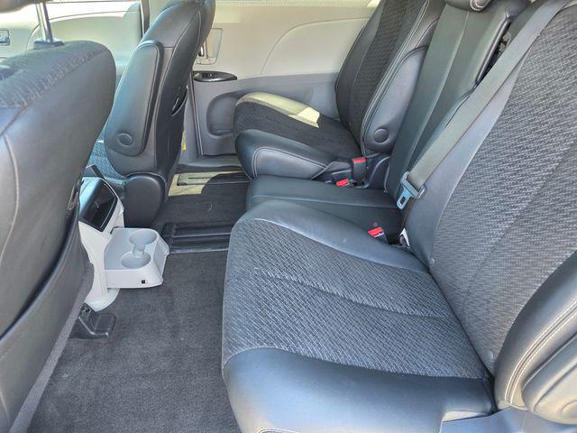 2014 Toyota Sienna SE 8 Passenger