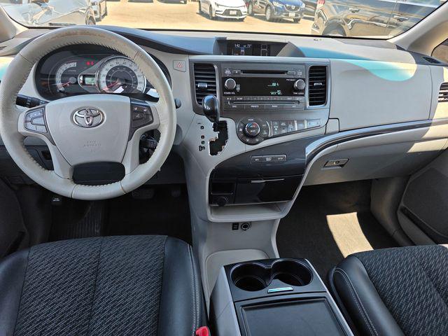 2014 Toyota Sienna SE 8 Passenger