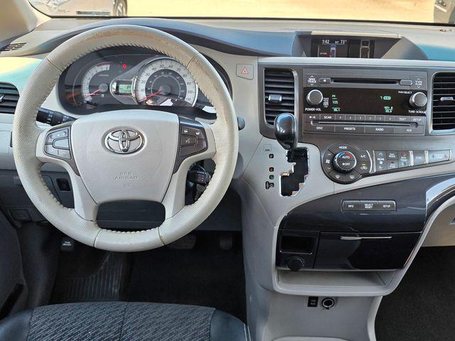 2014 Toyota Sienna SE 8 Passenger