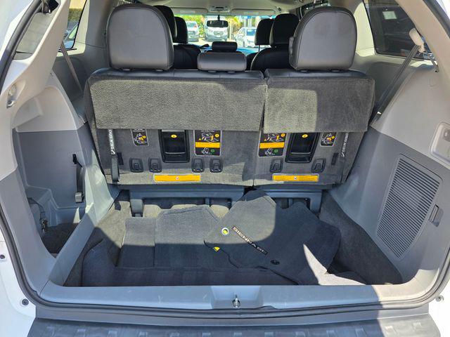 2014 Toyota Sienna SE 8 Passenger