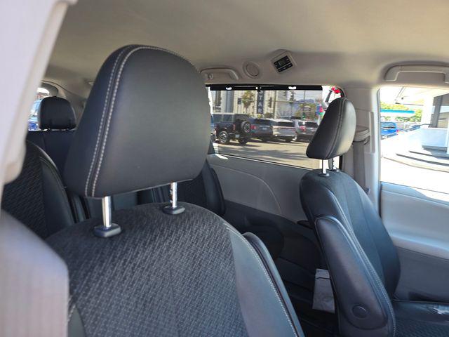 2014 Toyota Sienna SE 8 Passenger